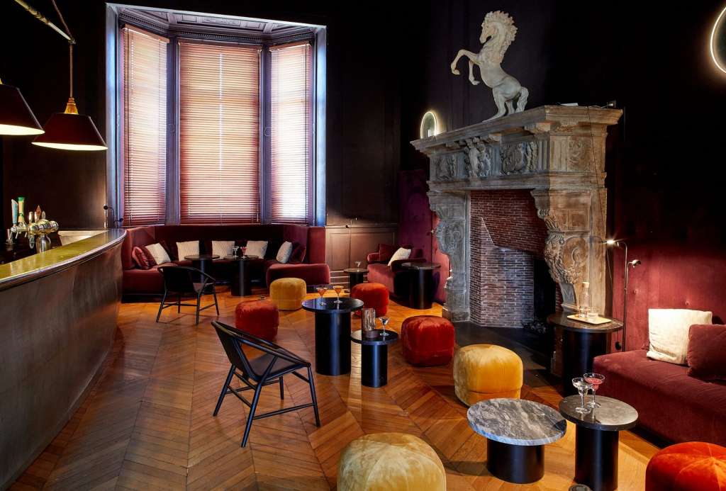 bar chateau
