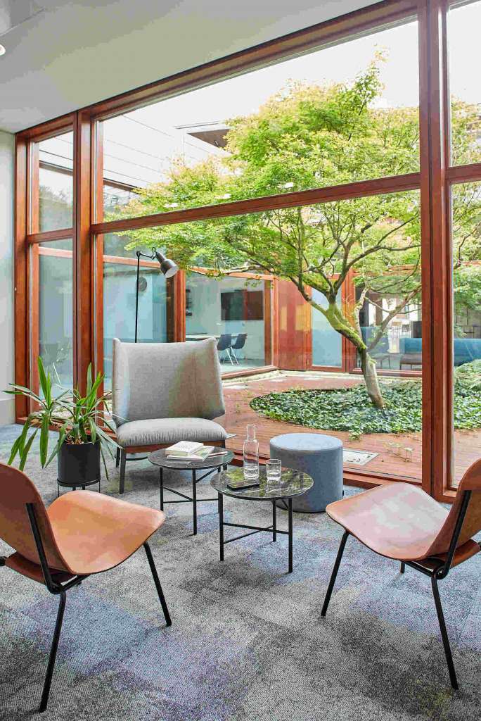 Salon du foyer de l’Atrium, idéal pour une pause entre deux réunions