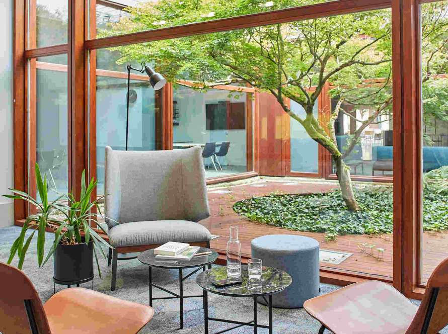 Salon du foyer de l’Atrium, idéal pour une pause entre deux réunions